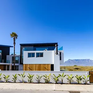 Ocean 9 - Sunset Beachfront Residency Appart hôtel